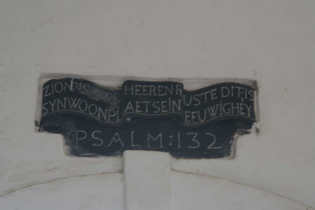burkinafasoreis-M.Velthuis-gegraveerd-hardsteen-kasteel-Elmina